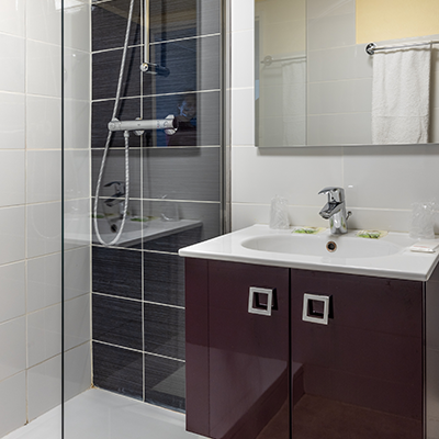 Salle de bain, Relais Saint-Hubert, 39200 Saint-Claude, Haut-Jura.